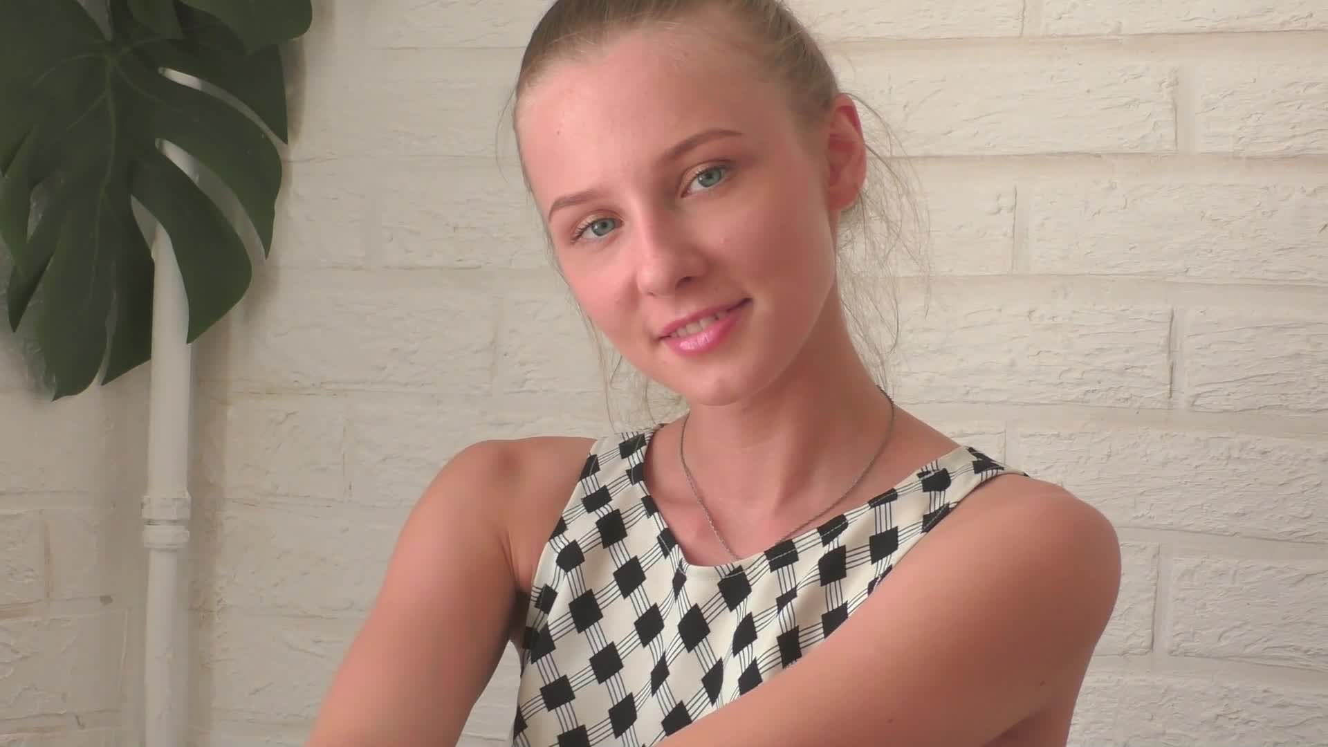 Sexy Slim Stunning Model Nimfa Striptease Video