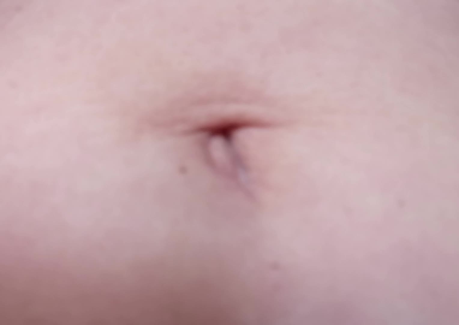 7 Minutes My Belly Button Up Close
