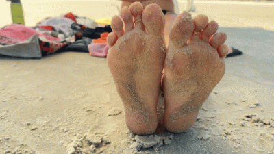 Sandy Soles Scrunching With French Tip Pedicure