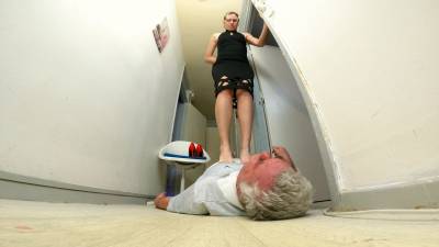Danielle's Hall Trampling 7 Floor Cam
