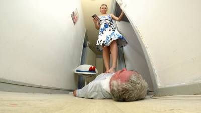 Danielle's Hall Trampling 14 Floor Cam