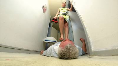 Danielle's Hall Trampling 5 Floor Cam
