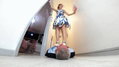 Danielle's Hallway Trample 11 Floor Cam