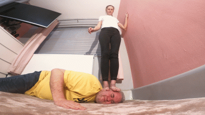 Head Standing Challenge Floor Cam