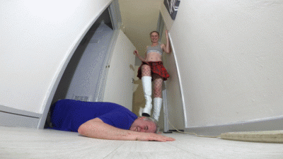 Danielle's Walking Trampling Boots Floor Cam