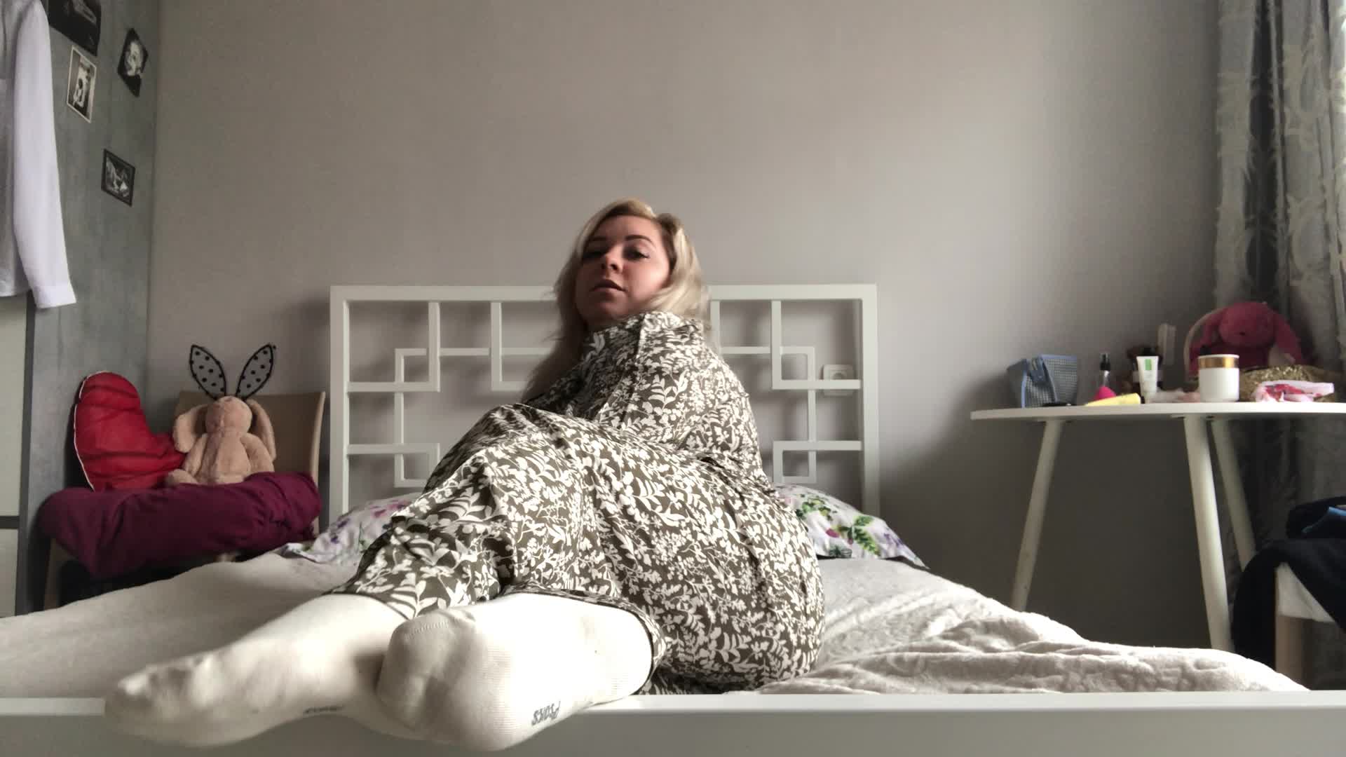 Cum For My Smelly Feet!