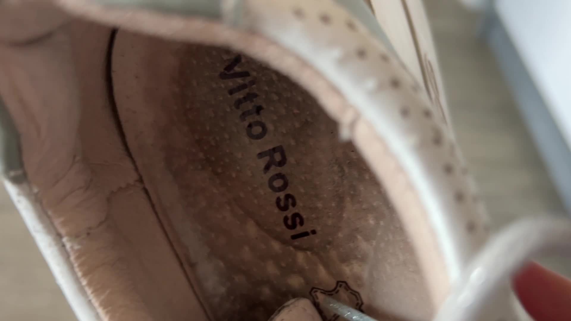 Kate Love My Stinky Feet!