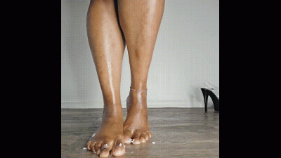 Oiled Giantess: Size 12 Feet Of A Towering Temptress
