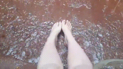 Pepa Ping's Feet In The Rain