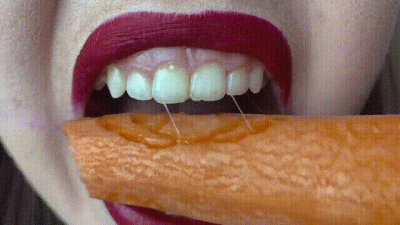 Rebecca Noir Carrot-Chewing-Close-Up
