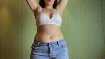 Bloated-Belly-In-Low-Rise-Jeans