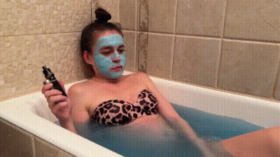 Real Lady Burps In Bath