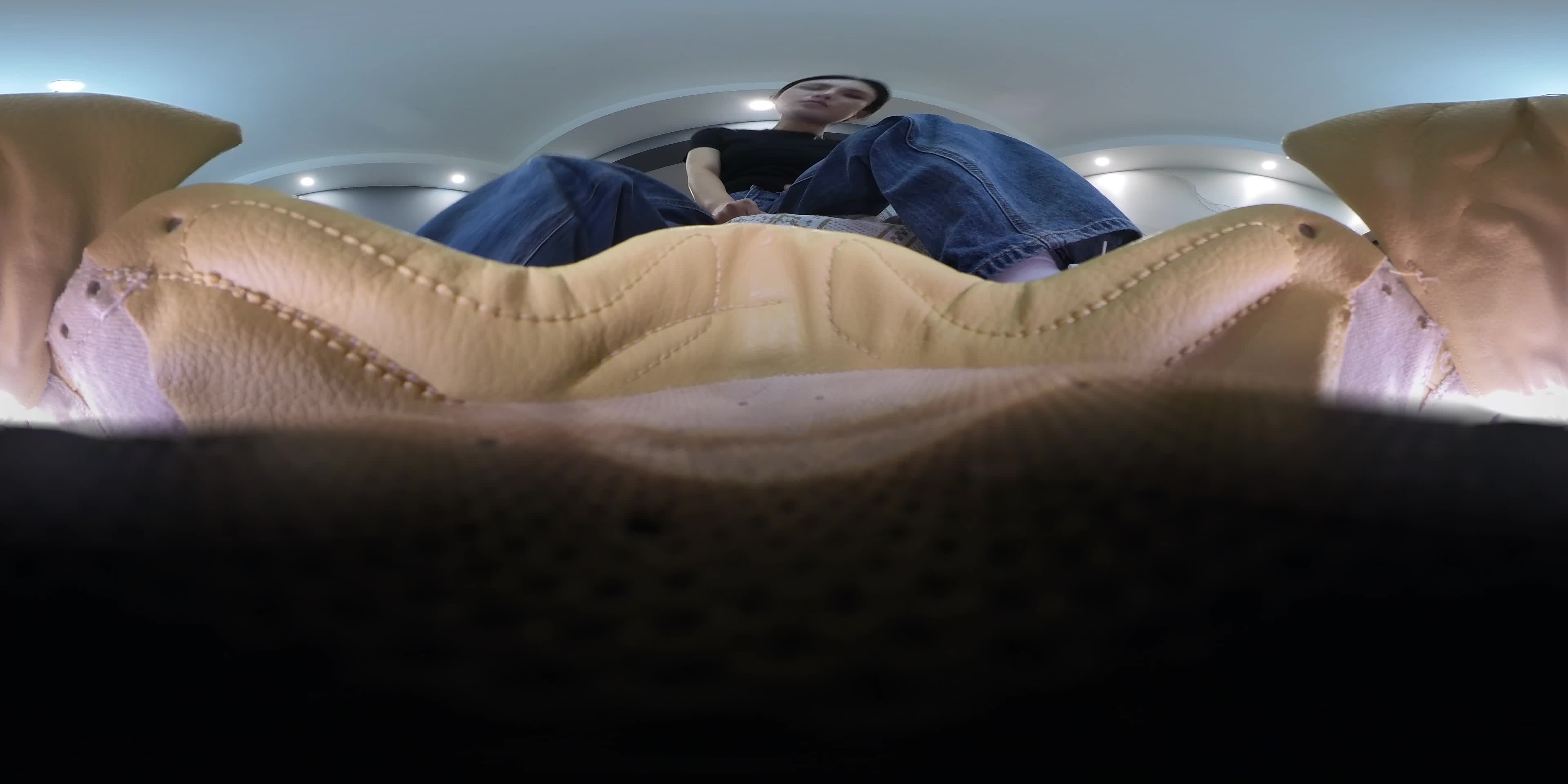 VR360 Trampped Inside My Sneaker