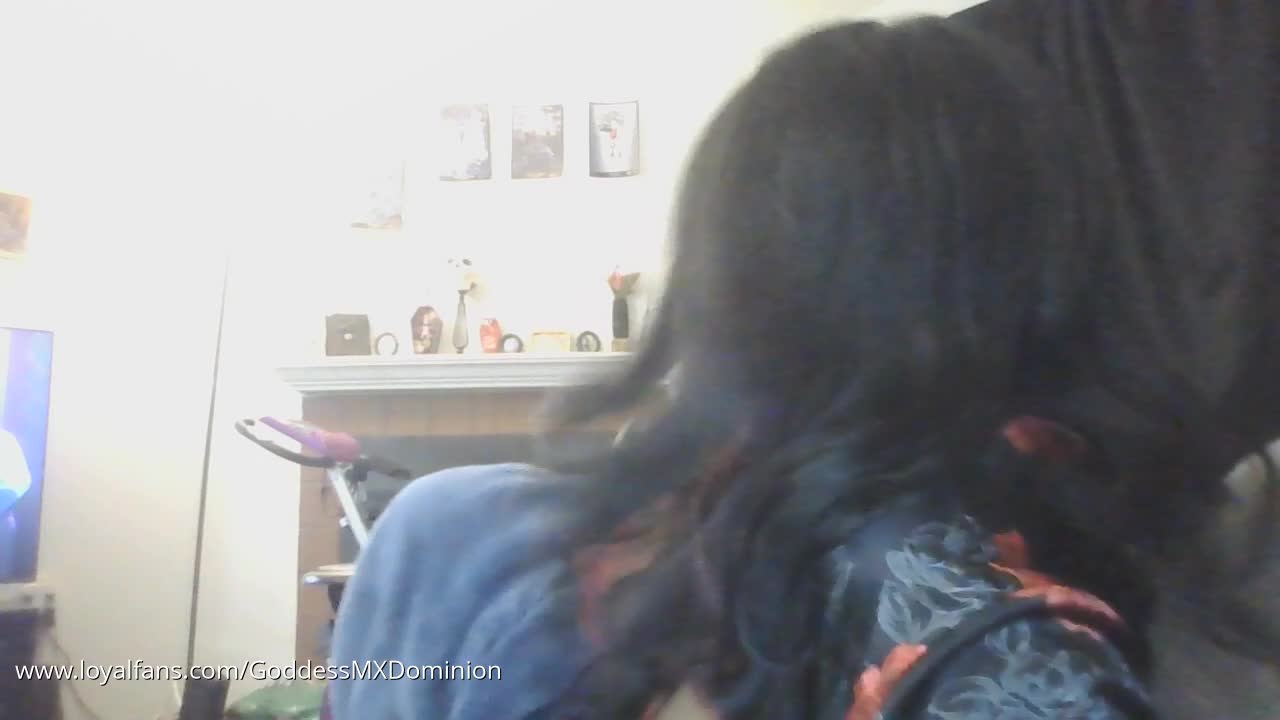 Relaxing Goddess - Playing On My Computer And Watching TV