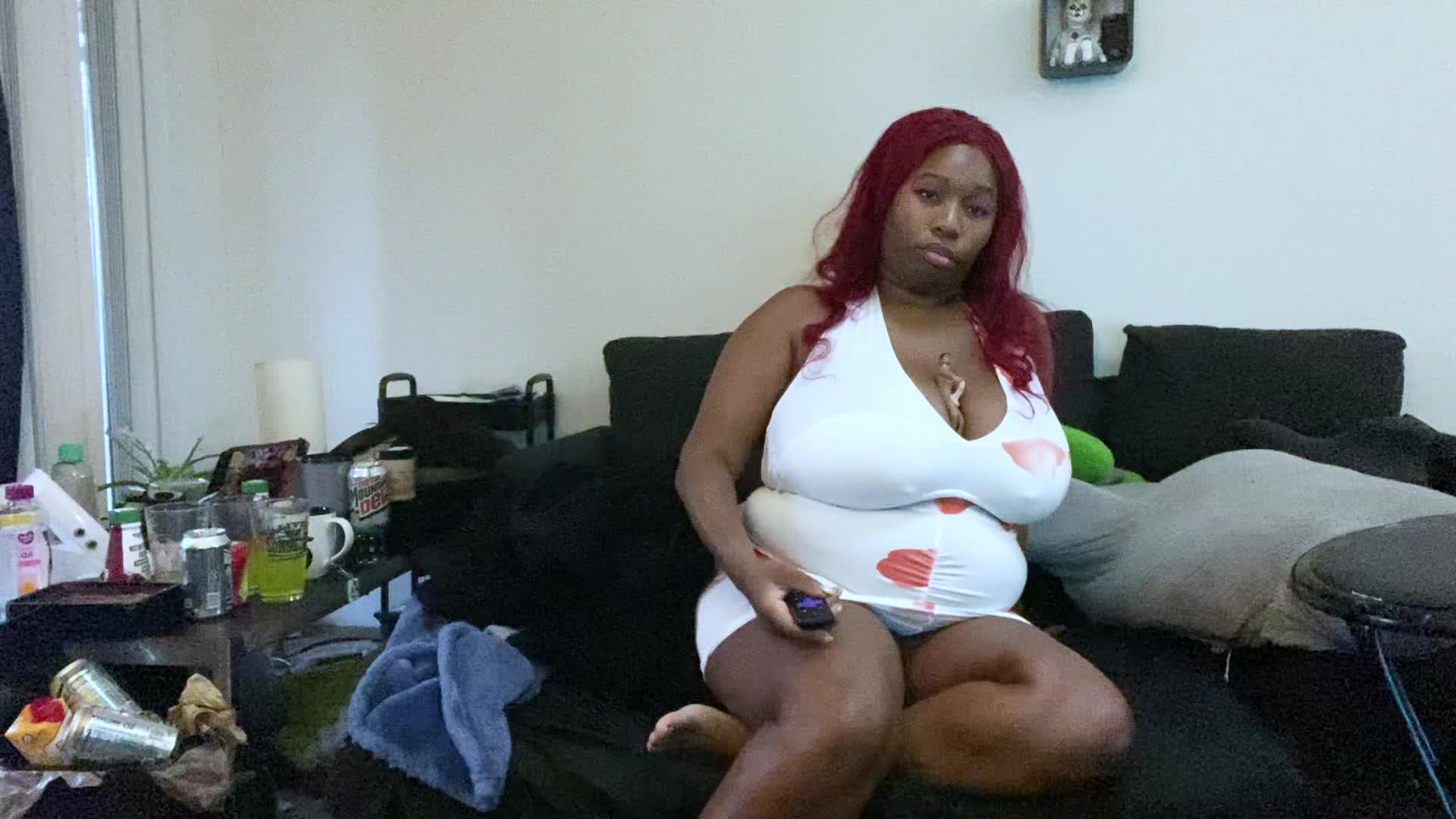 Frisky Giantess Night: Tiny Lover Trapped By Her Lips