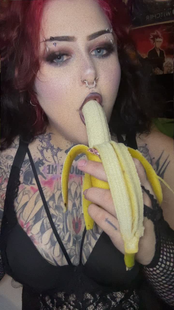 ASMR BBW Goth Girl Eating And Sucking On Banana