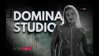Begleite Nora Noxx Ins Dominastudio