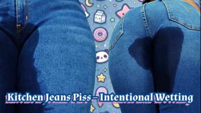 Kitchen Jeans Piss- Intentional Wetting