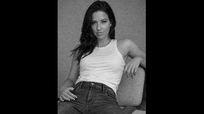 Velvet Voice, Sharp Tongue