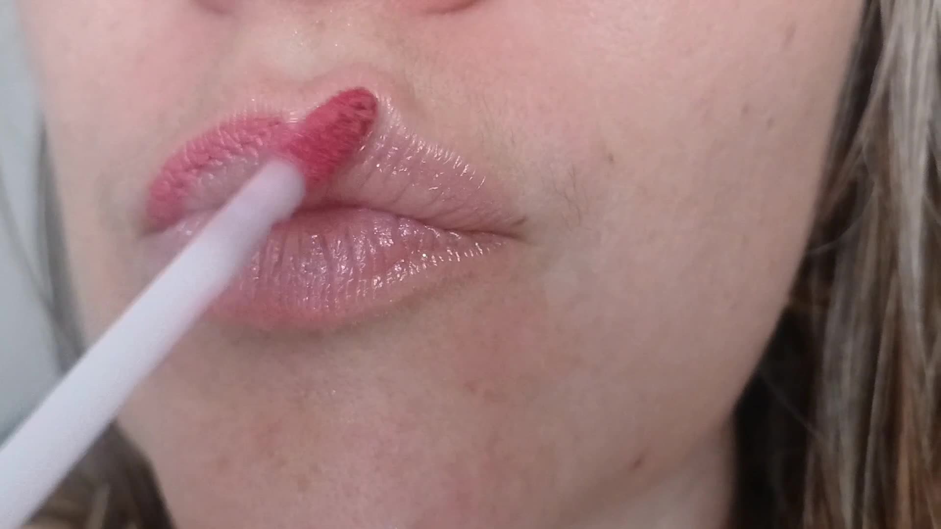 Pink Lips & Chewing Gum ASMR - Wet Mouth Sounds & Close-Up Fetish