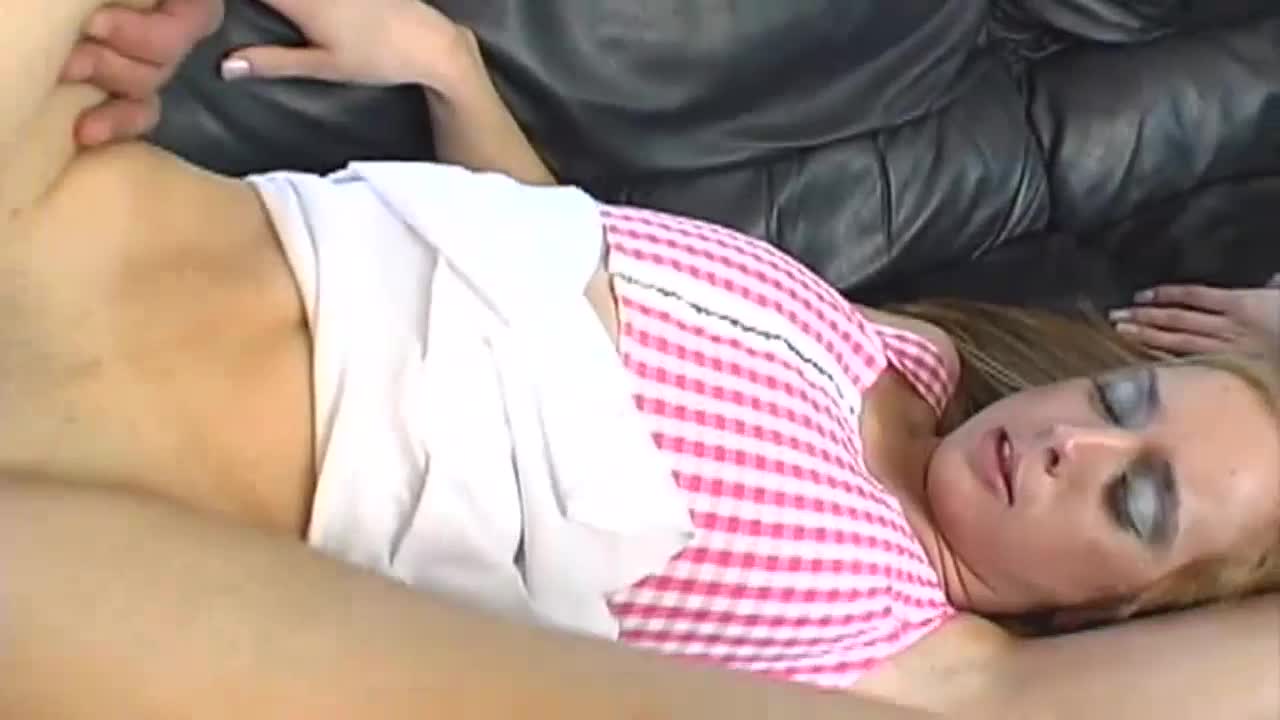 Kelly Wells & Cheyne Collins Suck Fuck Gape A2M Facial