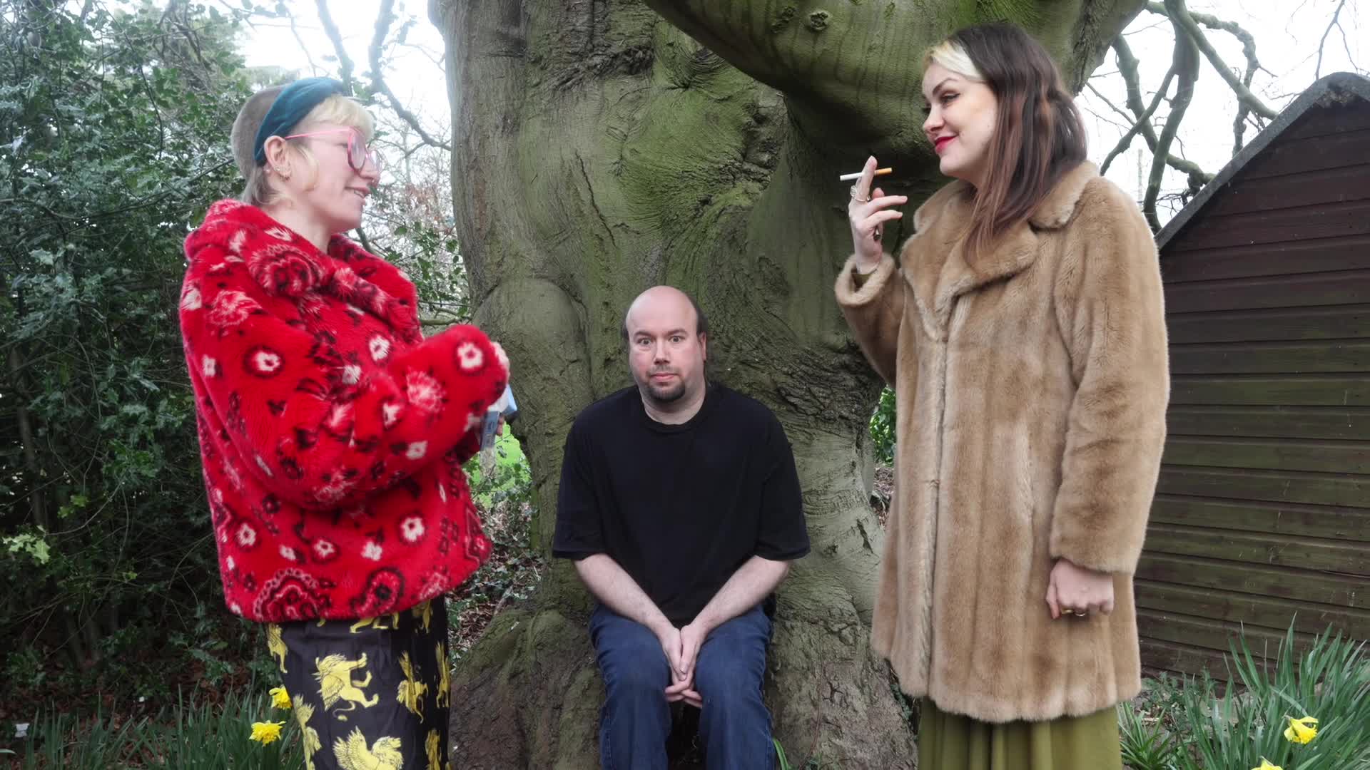 Double Dommes Chat & Ignore Human Ashtray Outdoors