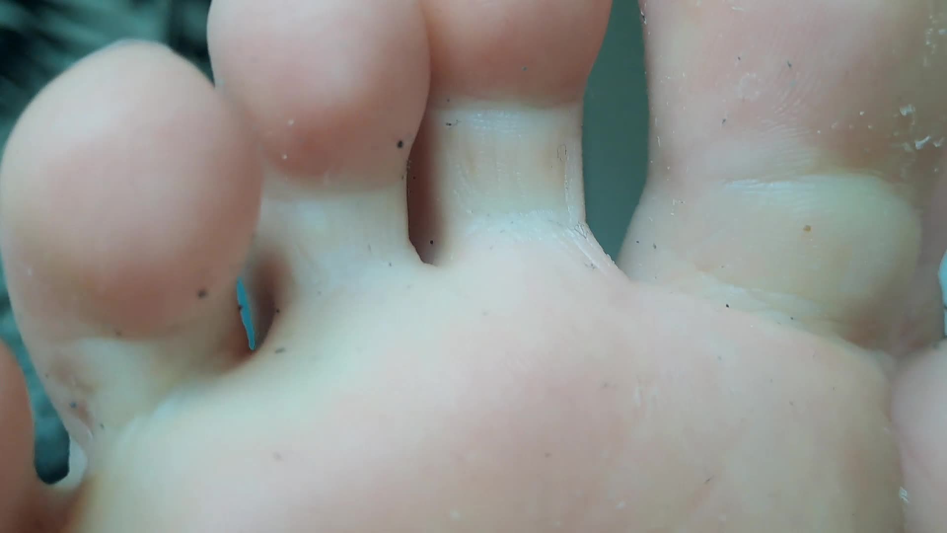 Tiny Couple Becomes Foot Slave For Giant Goddess