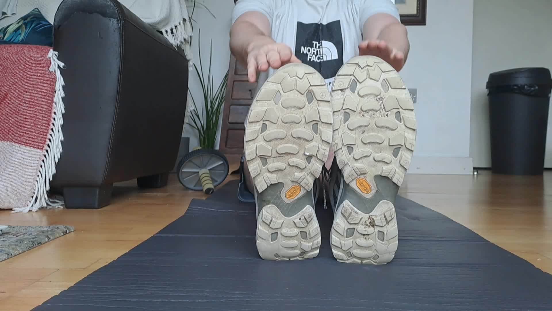 Clean Pt's Sweaty Socks & Feet