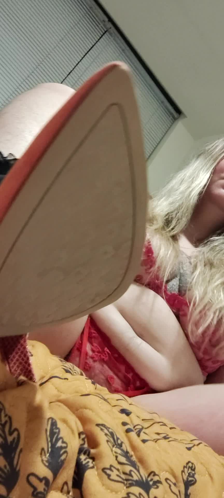 Gentle Giantess: Foot Cleaning Privileges