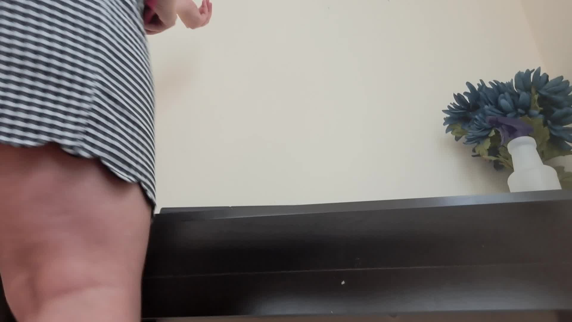 Giantess: Office Chair Squash