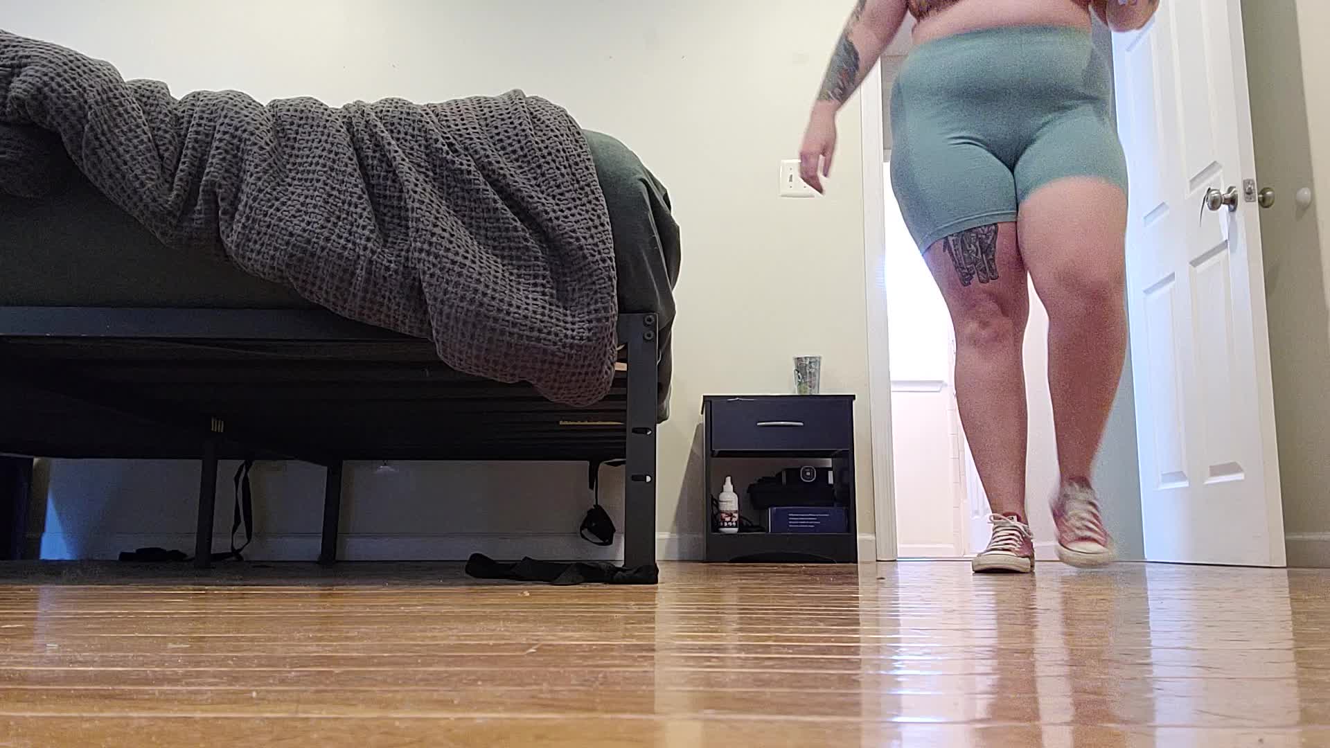 Giantess: Converse Adventures