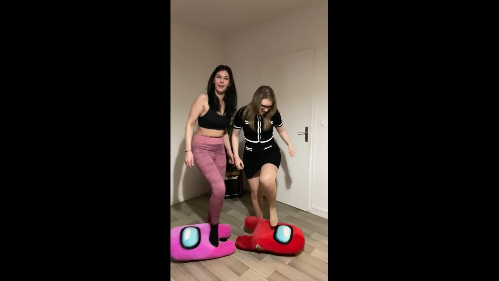 Femdom Crush Fetish - Peluches Crushed And Mocked