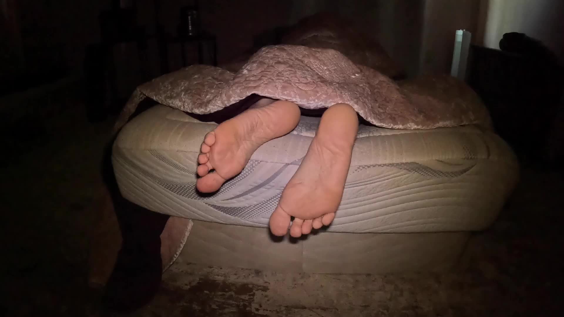 You Secretly Jerk Your Cock To My Soles While I Try To Rest- Toe Scrunching And Soles Video