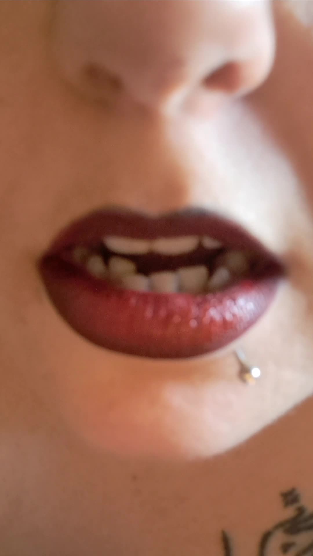 Guarda Come Ti Faccio Godere Gustando Le Mie Labbra