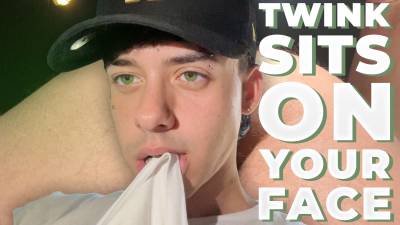 Twink Sits On Your Face