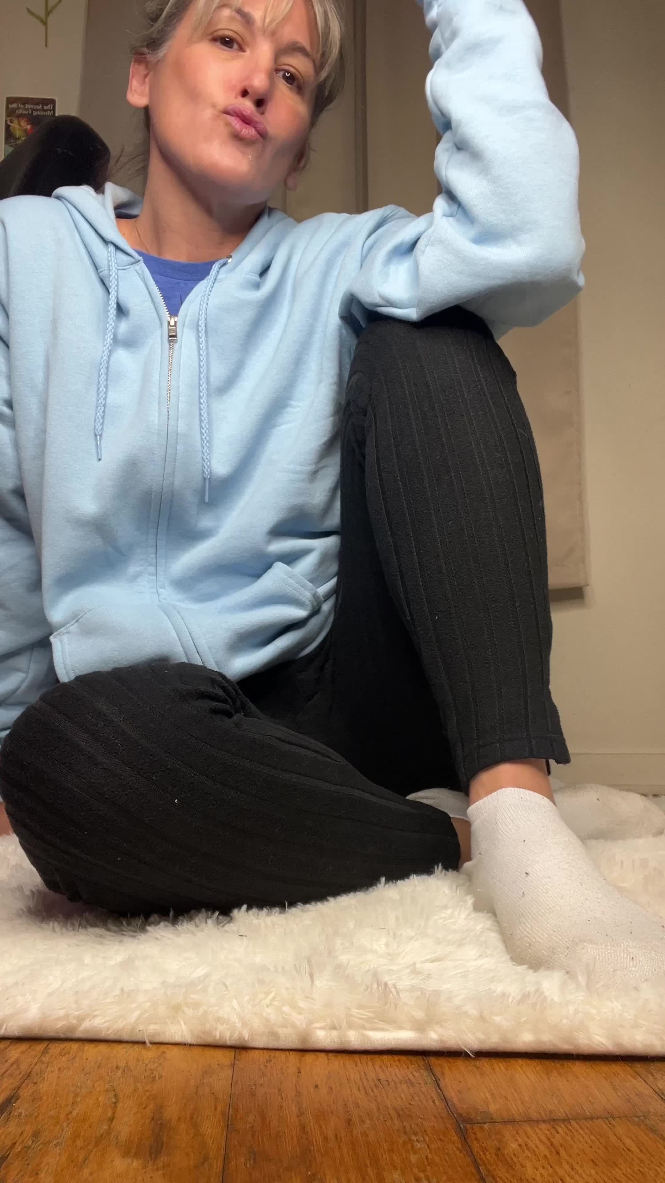 You Stepsis Finds Your Vape & Smokes While She Makes You Worship Her Hairy Ass
