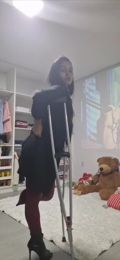 Amputee Sbk Girl Crutching With Super Sexy High Heel
