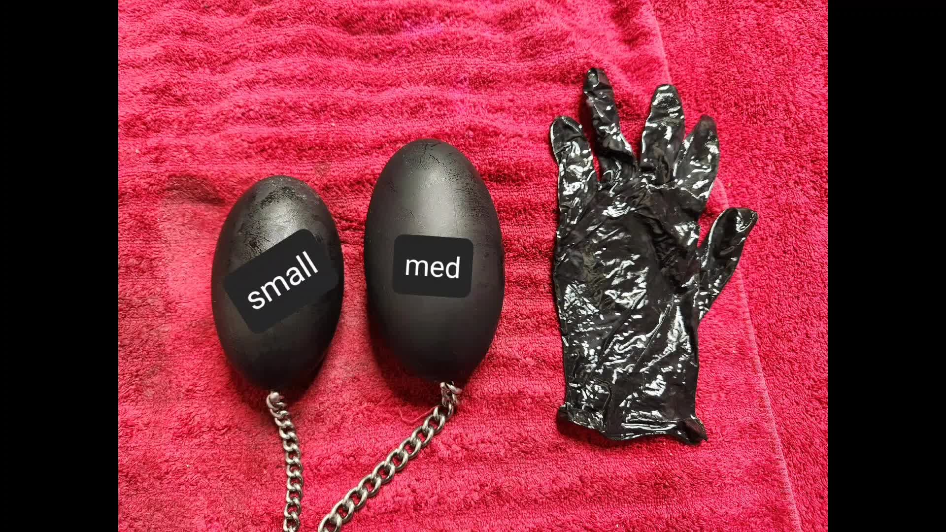 Size Queen Pussy Play: Chain Toys And Latex Glove