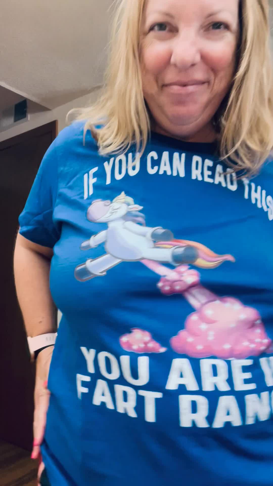 MILF Buttcrack Peeks & Naughty Farting -- Seductivegenx Is Feeling Extra Gassy In Her Short Shorts