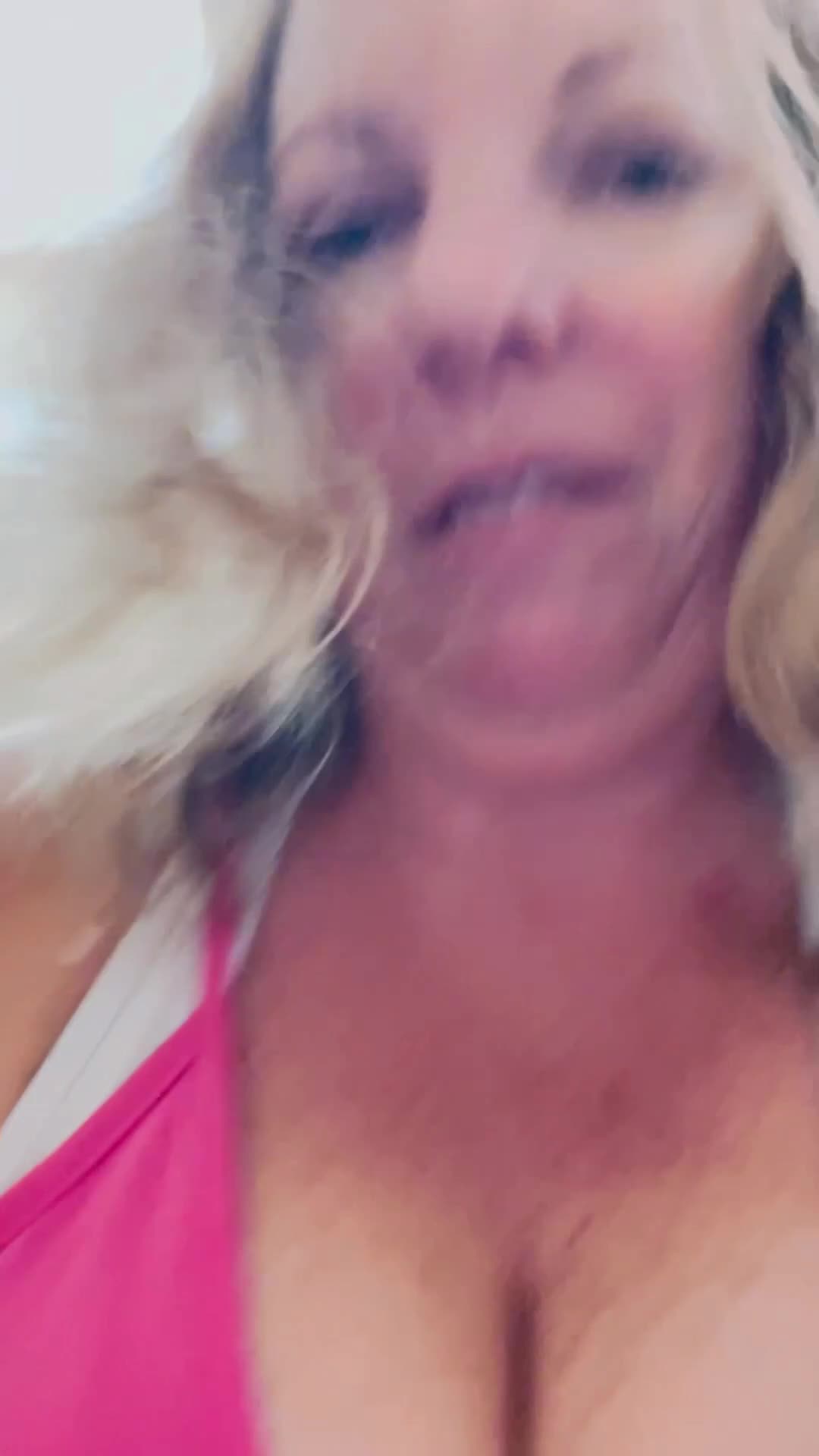 Toilet Farts By MILF Mistress Seductivegenx