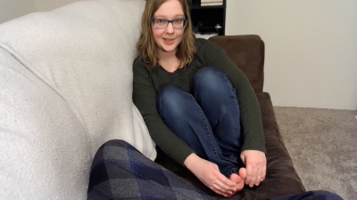 B/G: Footjob, BJ And Cum In Mouth