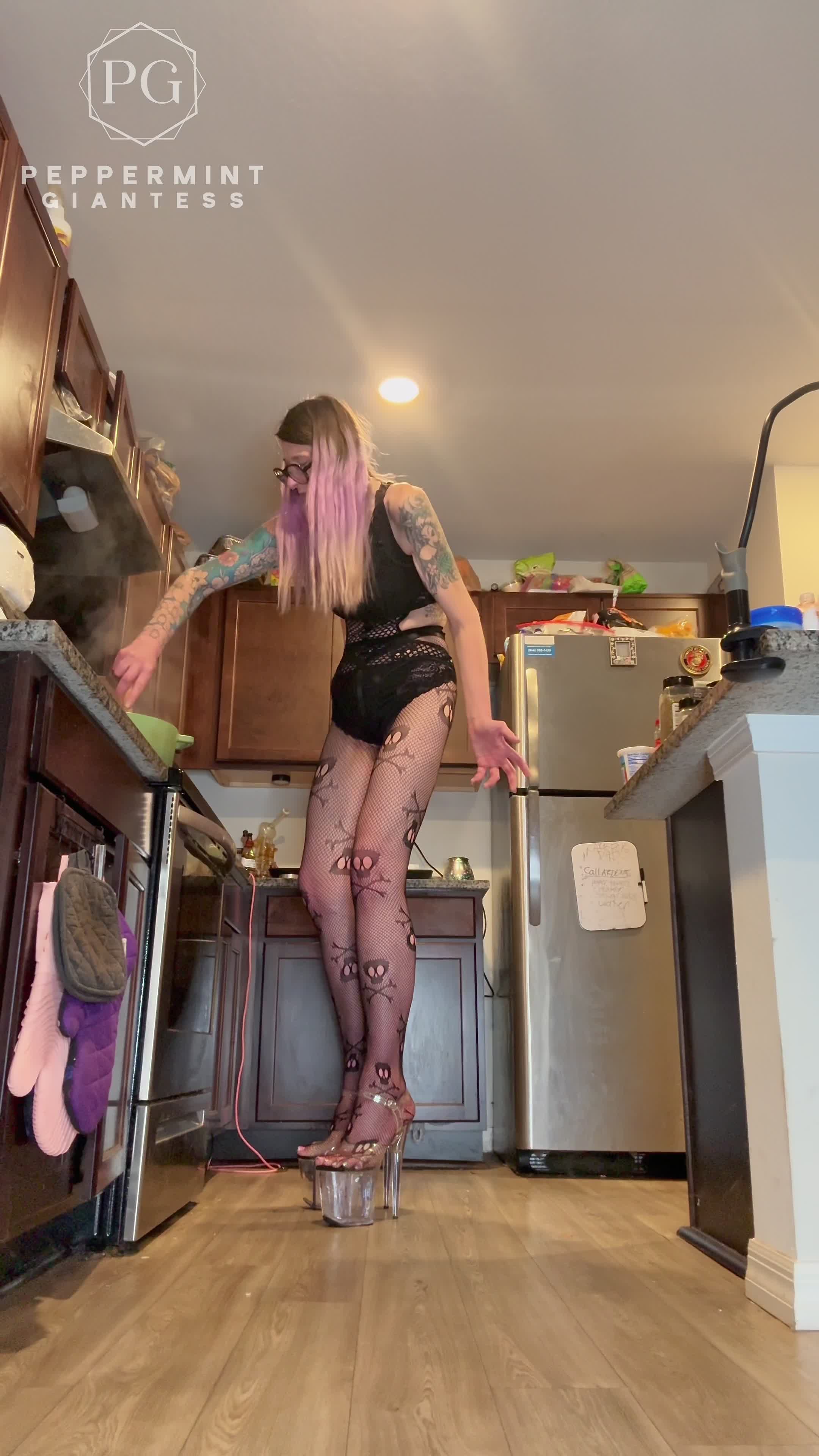 7'3 Peppermint Giantess Makes Stuffed Shells... With A Very Naughty Tiny Helper Tied To My Heel