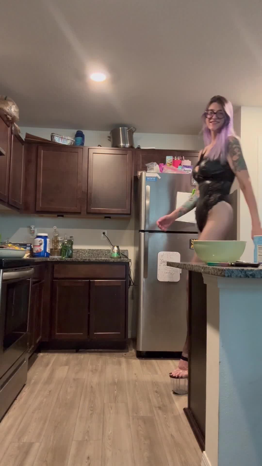7'3 Giantess Cooking In Tiny Kitchen- French Toast