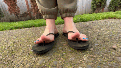 Feet Candid Flip-Flops Outside #2- Brianna Kelly Feet Candids