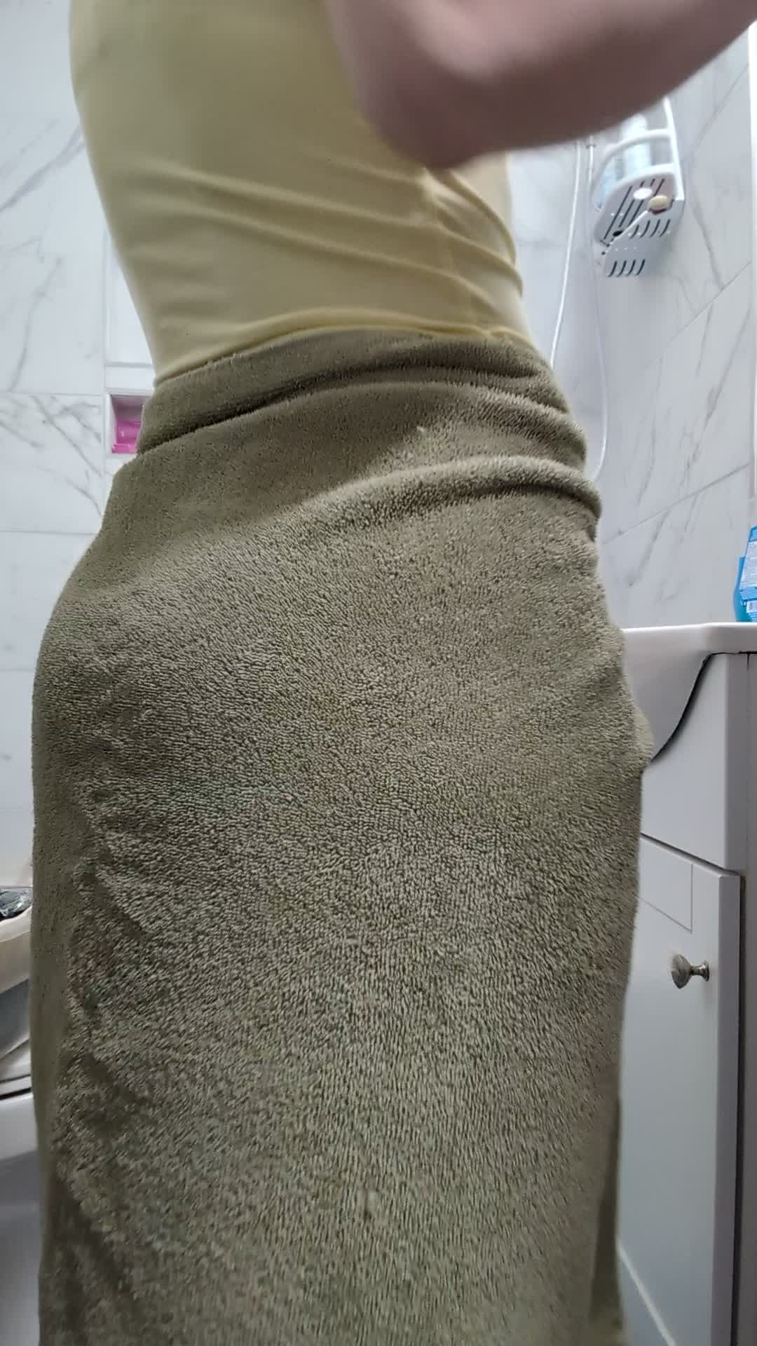 18Yr-Old Jenna Embarrassed Naked Female Towel Drop Cum Countdown