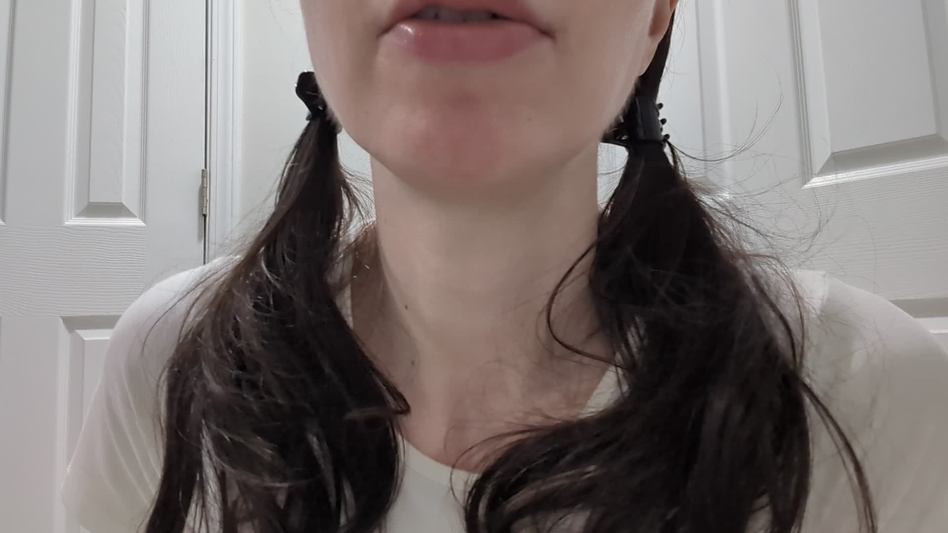 18Yr-Old Jenna Bite And Be Bitten Fingers Hands Teeth Marks Tooth Mouth Lips