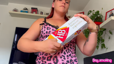 Time For A Lunch Break Smoking HB100 Blowjob