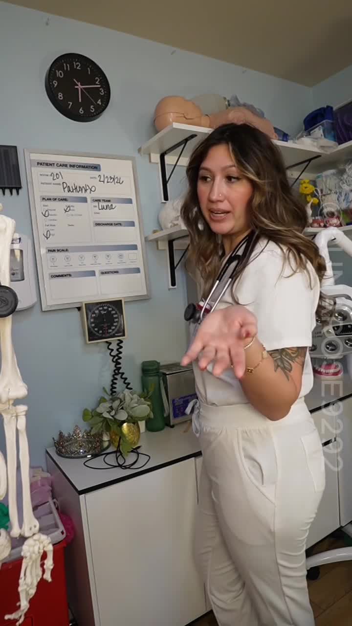 B/G Ppe Nurse Collecting Sperm Sample! Watch Nurse Luna Scrub But Before Her Patient Arrives And Then Collect A Sperm Sample From Patientx Wearing: Xs Safe Grip Microflex Gloves, White Figs Scrubs, Green Isolations Gown, Green Bouffant, Green Surgica
