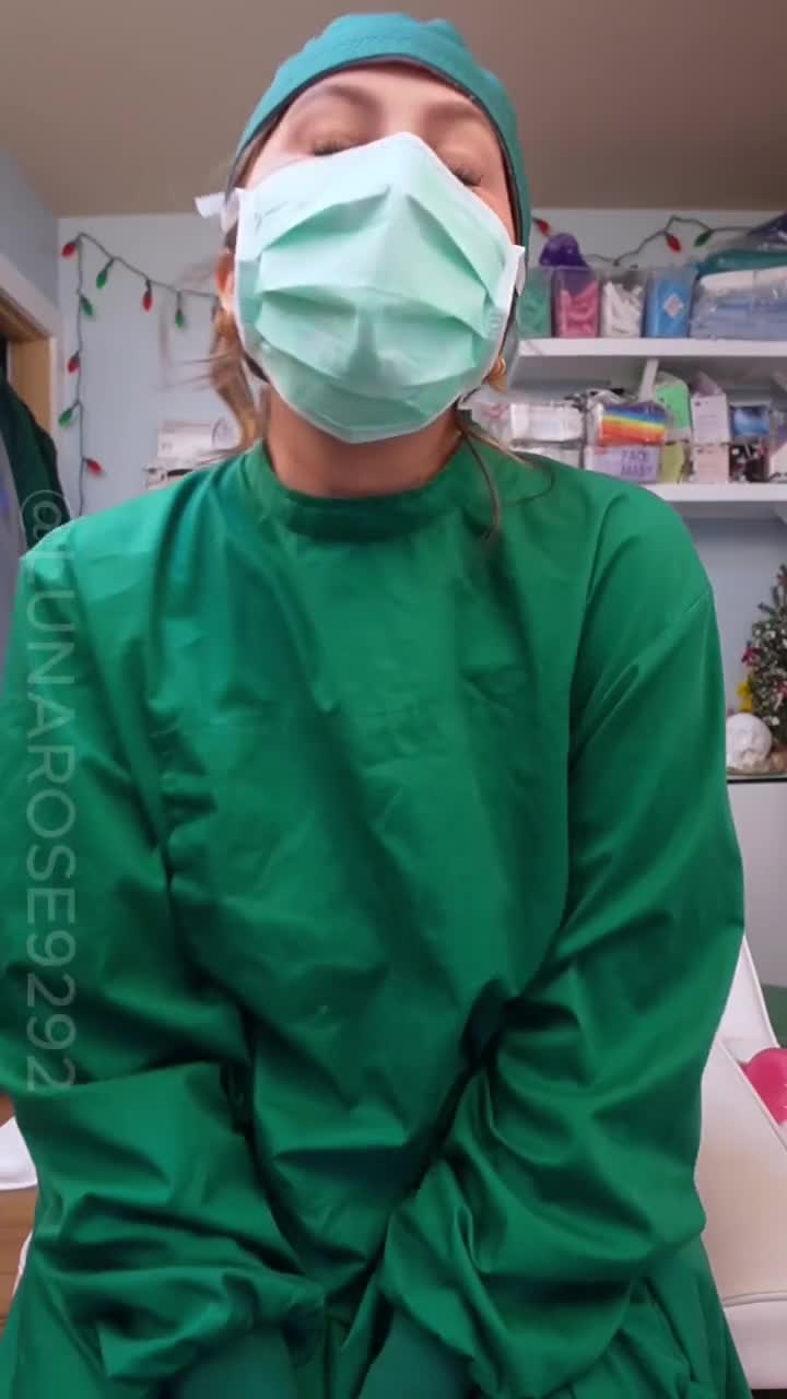 7 Min Naughty Dr. Luna Is Super Horny And So She Sneaks In The Medical Exam Room And Decides To Pleasure Herself With Her Surgical Gloves & Her Keds Sneakers, Watch Me Rub My Pussy With Both! I Also Play With My Rubber Black Oxygen Mask! Watch My Puss