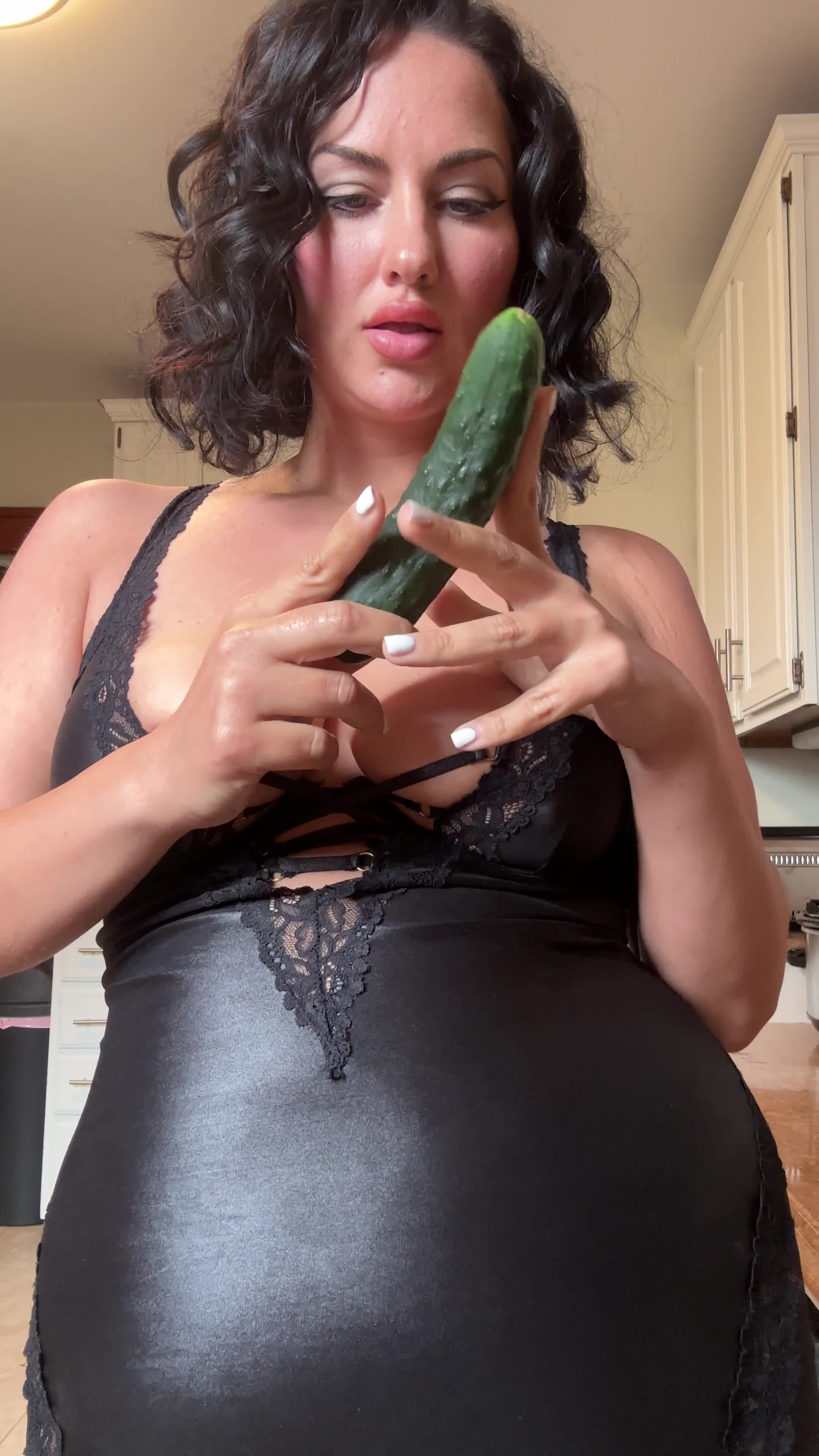 Horny MILF Is Desperate For Anal Pleasure